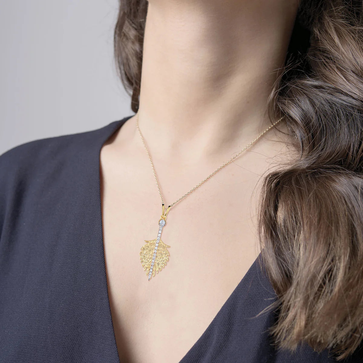 14K-Y FEATHER PENDANT 0.15 CARAT